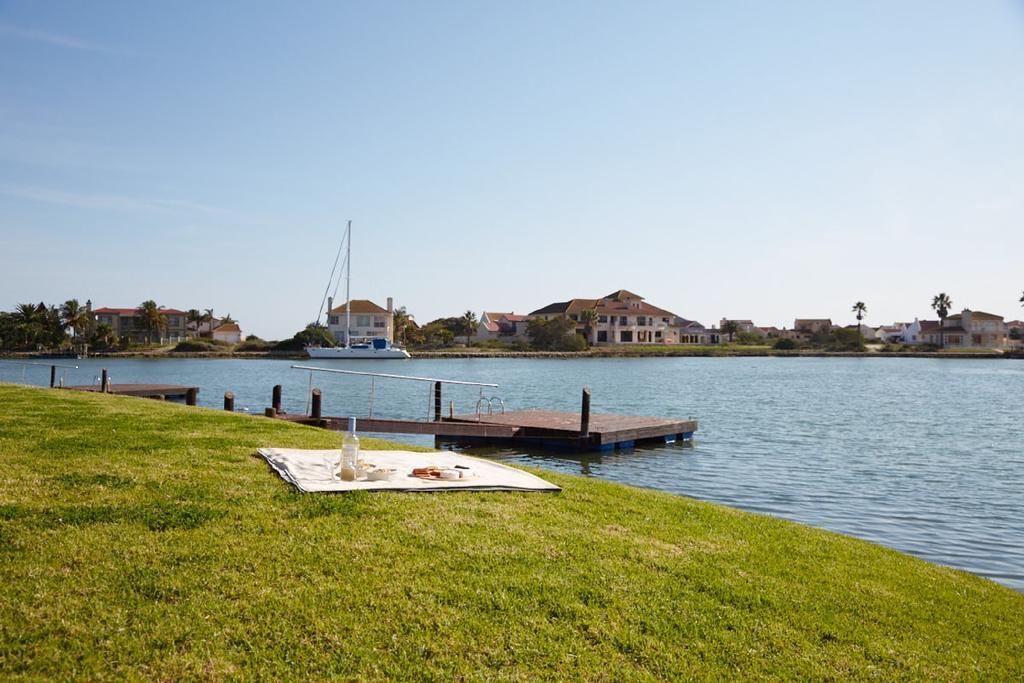 Апартаменти First Group Port Owen Marina Фелдріфф Екстер'єр фото