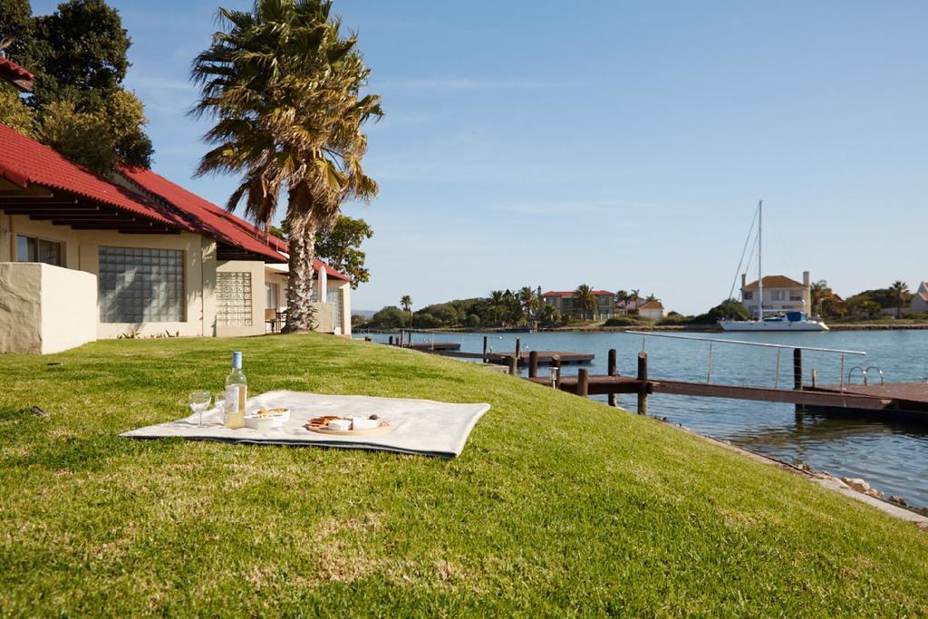 Апартаменти First Group Port Owen Marina Фелдріфф Екстер'єр фото