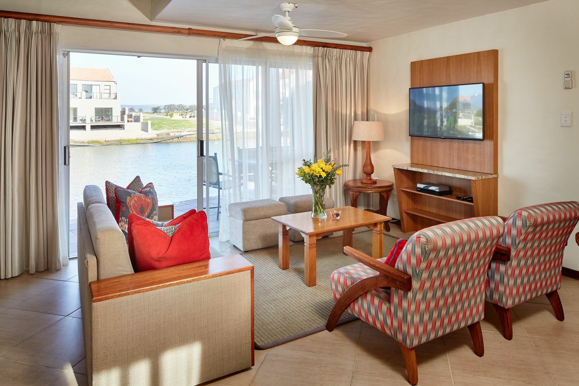 Апартаменти First Group Port Owen Marina Фелдріфф Екстер'єр фото