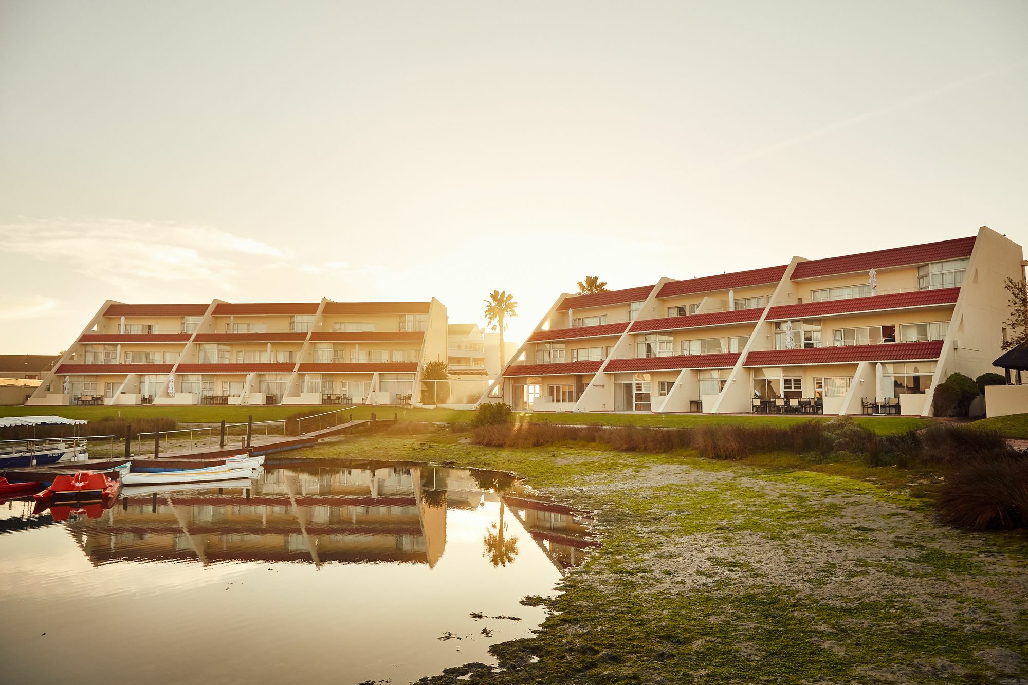 Апартаменти First Group Port Owen Marina Фелдріфф Екстер'єр фото