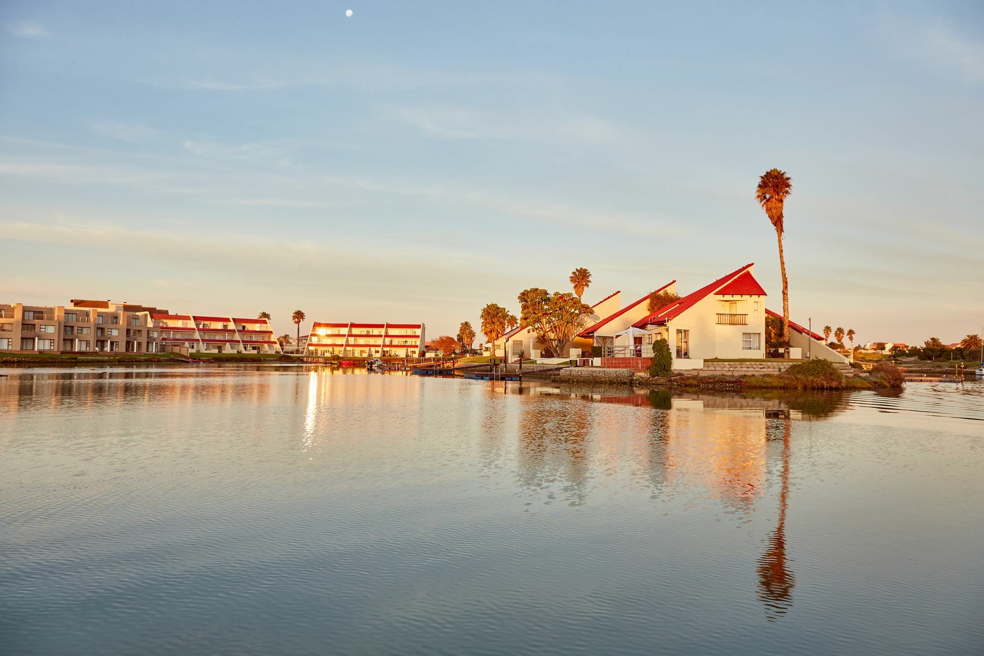 Апартаменти First Group Port Owen Marina Фелдріфф Екстер'єр фото