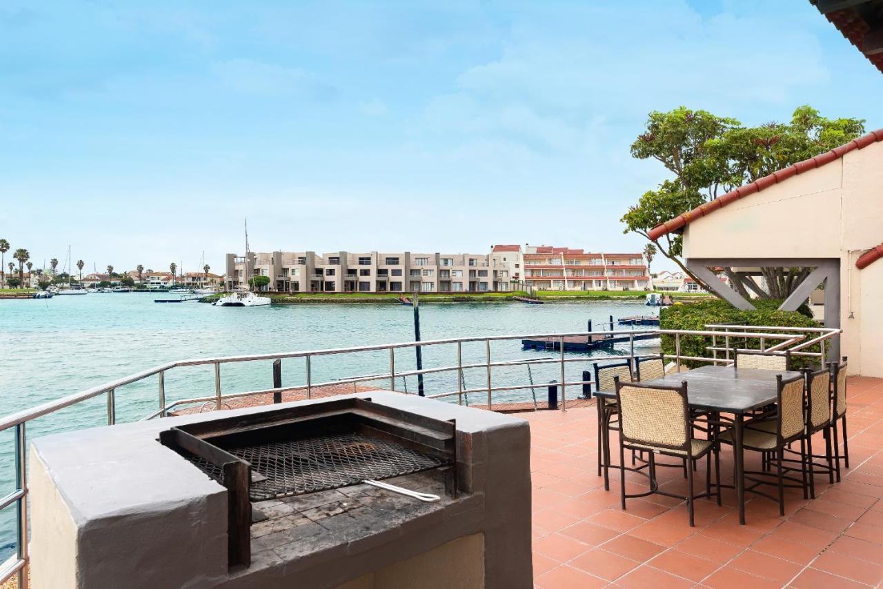 Апартаменти First Group Port Owen Marina Фелдріфф Екстер'єр фото